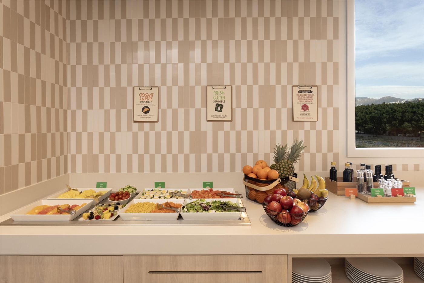 Hampton-By-Hilton-Malaga-Martiricos-Restaurant-24