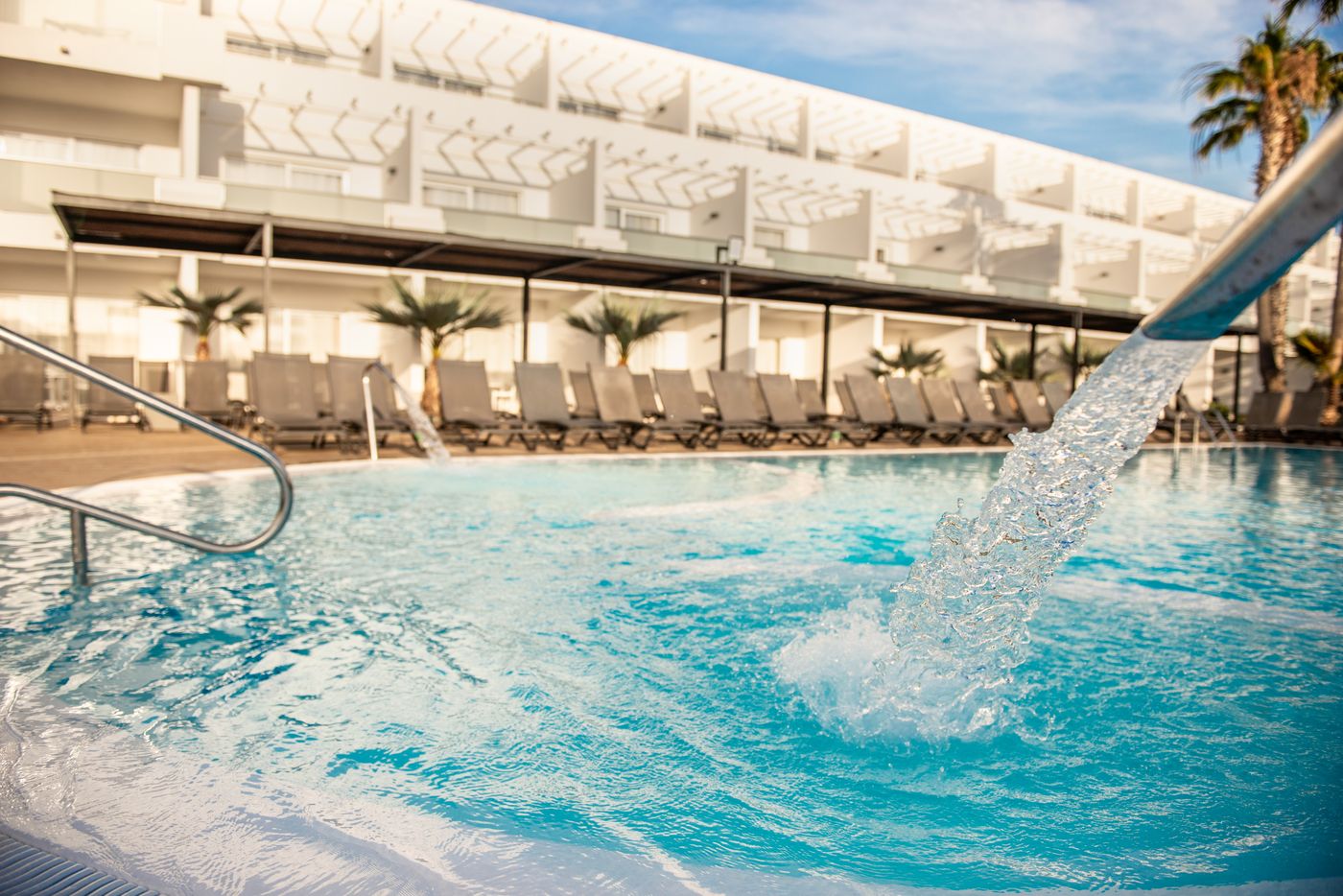 Aequora-Lazarote-Suites-Pool-16