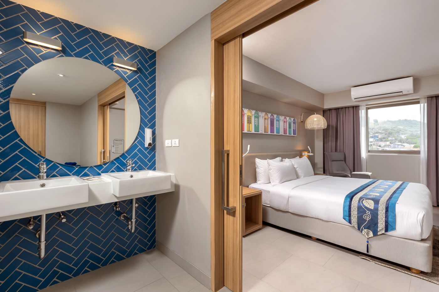 Oakwood-Hotel-Journeyhub-Phuket-Room-20