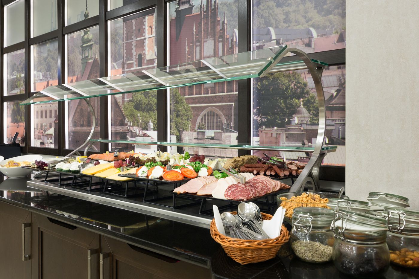 Holiday-Inn-Krakow-City-Centre-Restaurant-38