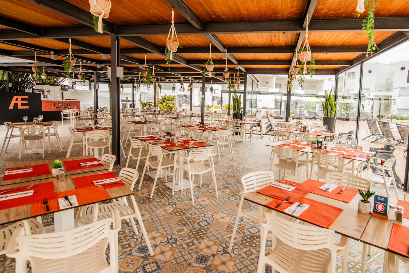 Aequora-Lazarote-Suites-Bar-51