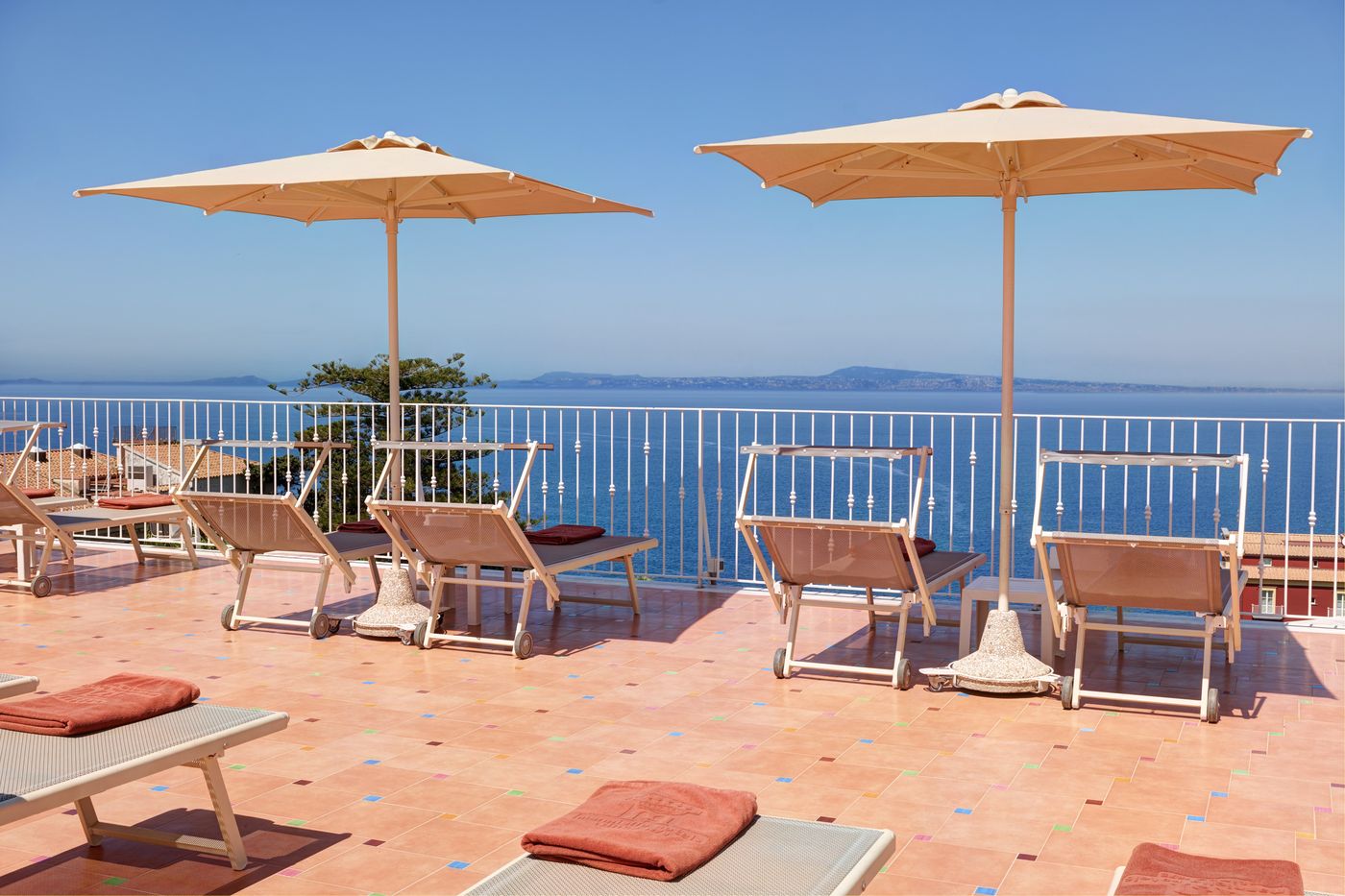 Grand-Hotel-de-la-Ville-Terrace-66