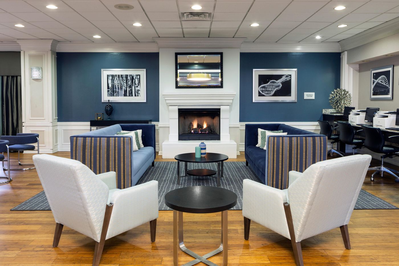 Holiday Inn Express Nashville Downtown - Broadway-United States-NASHVILLE-Lobby-8