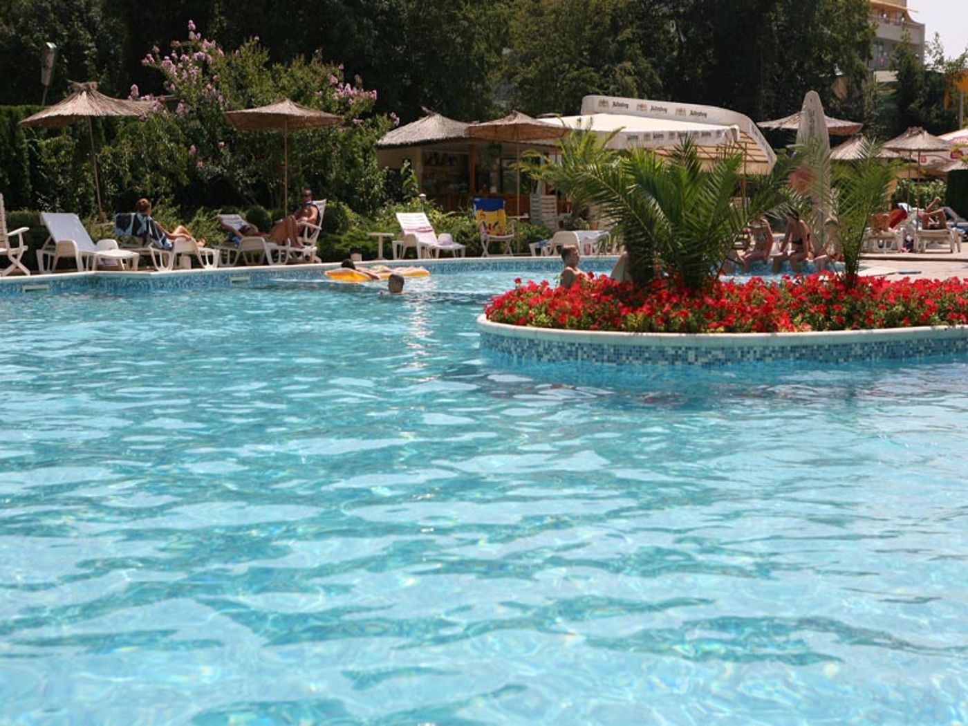 Joya-Park-Complex-Pool-5