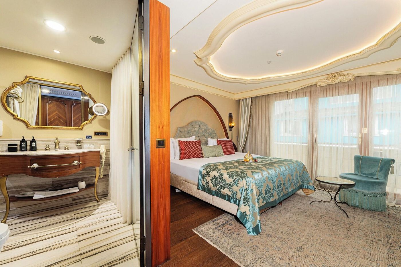 Romance-Istanbul-Hotel-Room-9