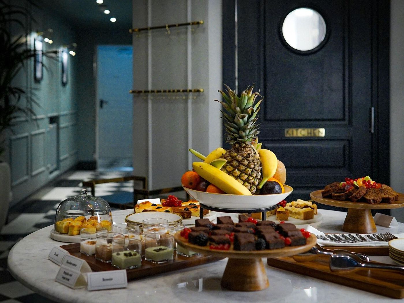 Queen-s-Court-Hotel-and-Residence-Restaurant-59