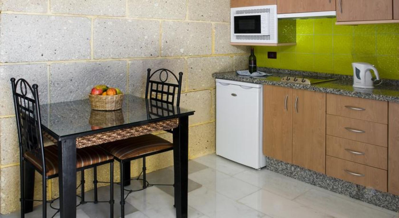 Las-Piramides-Resort-Room-30