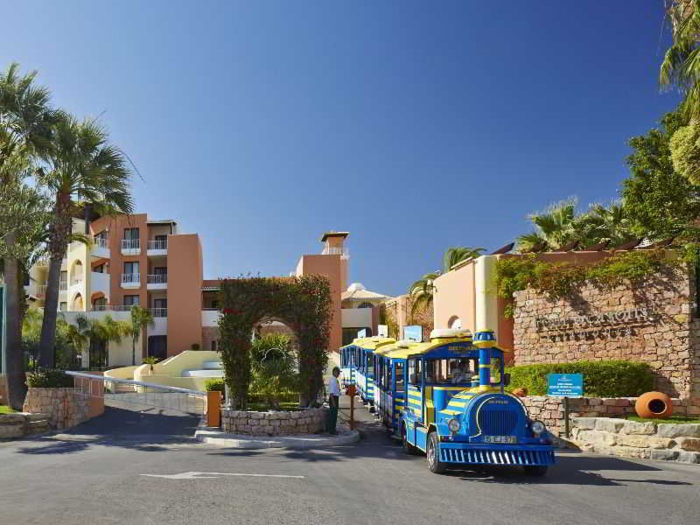 Four-Seasons-Vilamoura-Lobby-16