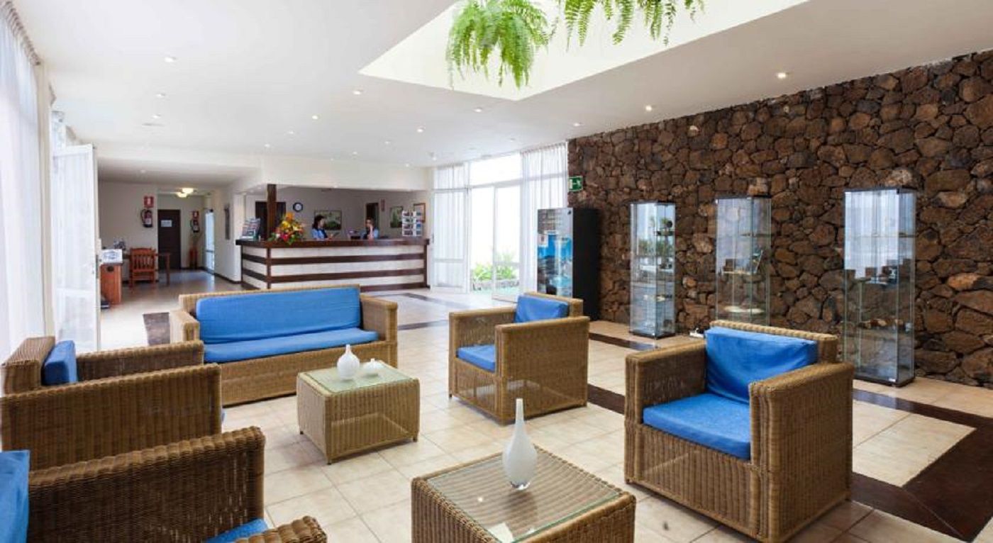 Blue-Sea-Apartamentos-Costa-Teguise-Beach-General-view-26