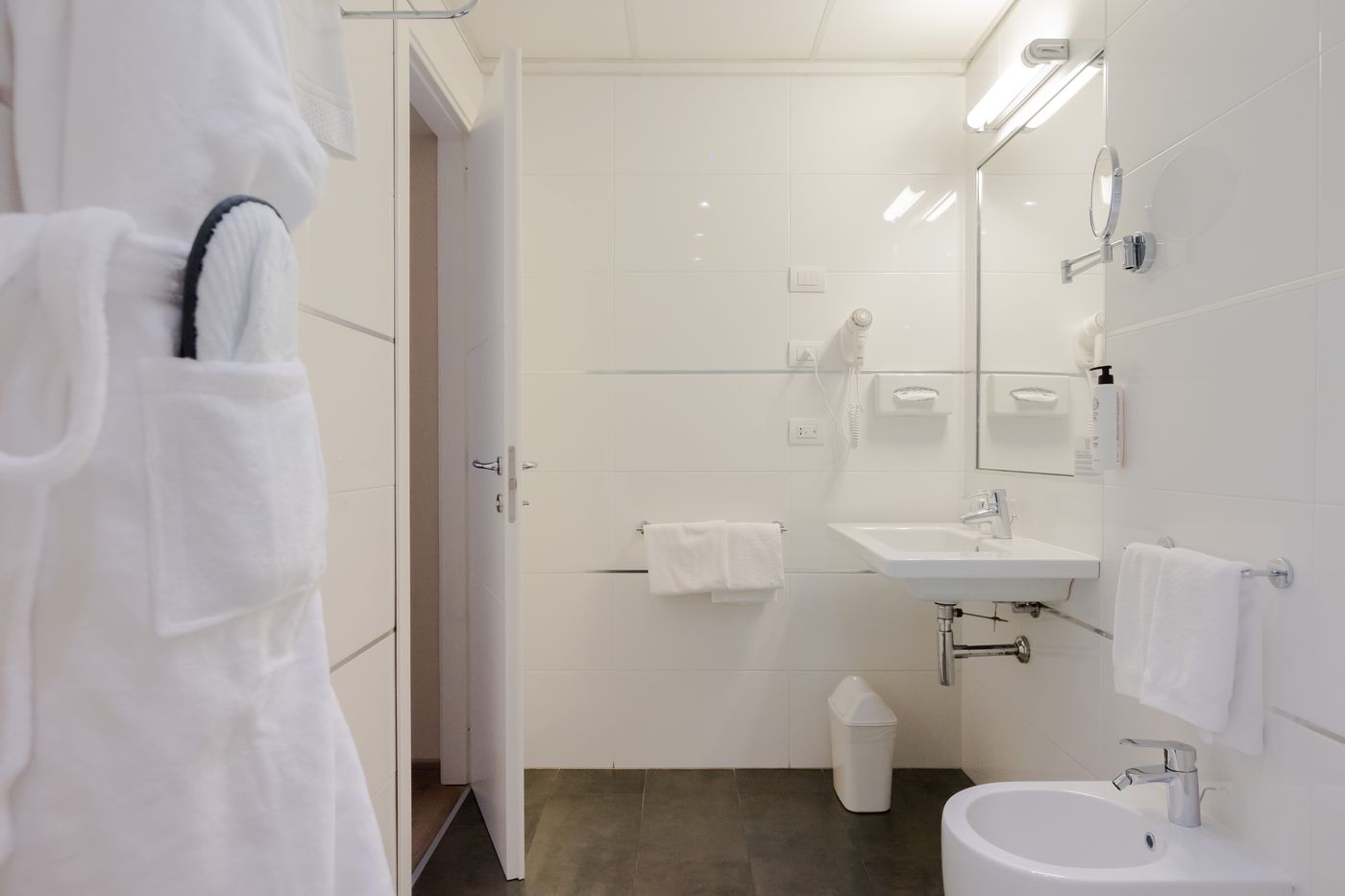 Grand-hotel-Mediterraneo-Room-54