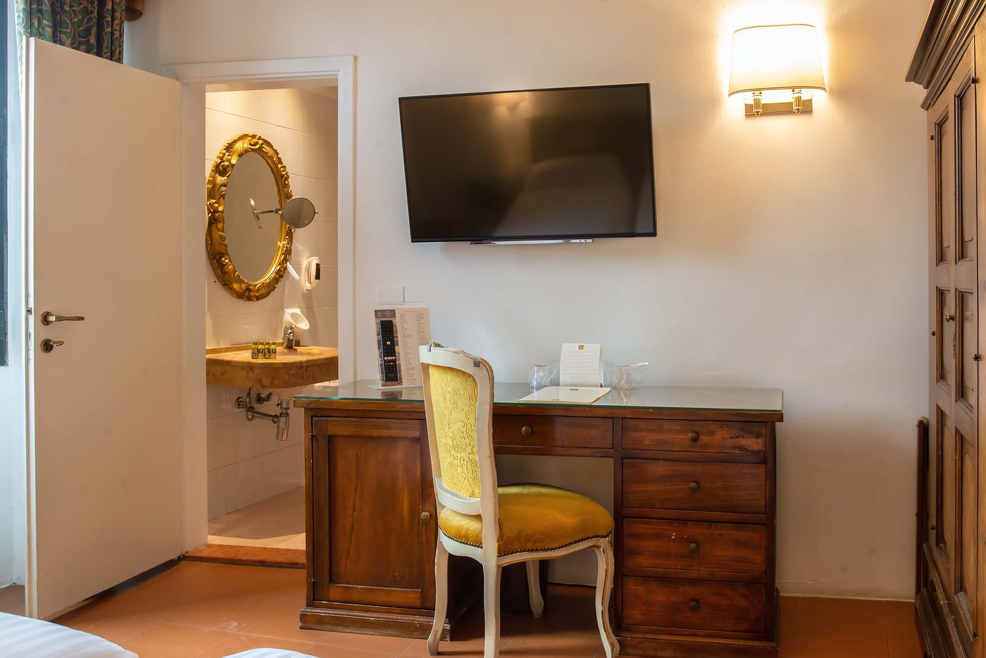 Machiavelli-Palace-Room-8