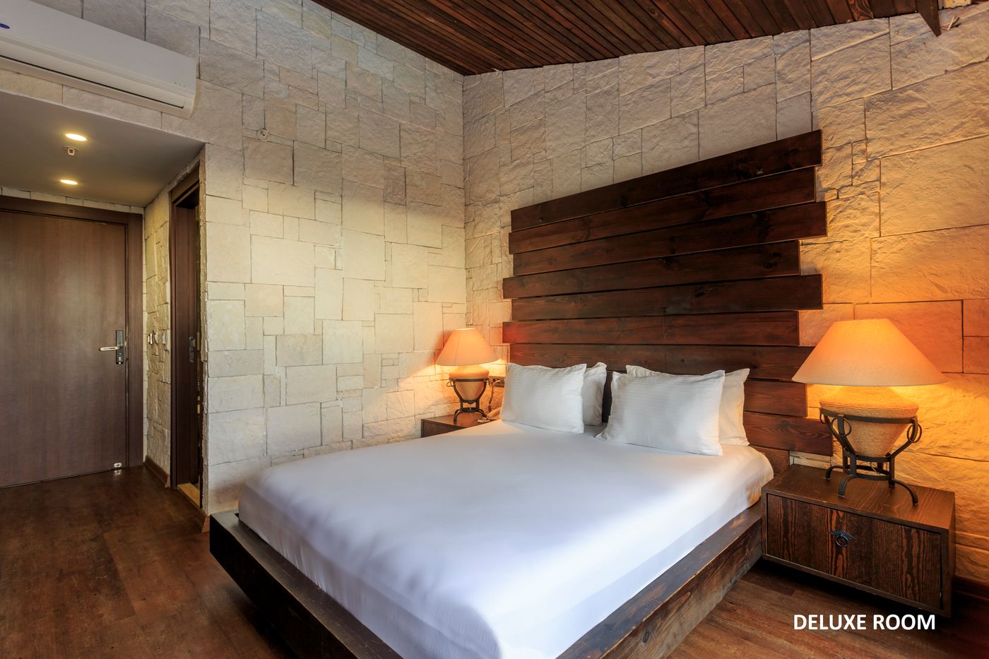 Manaspark-Deluxe-Hotel-Room-30