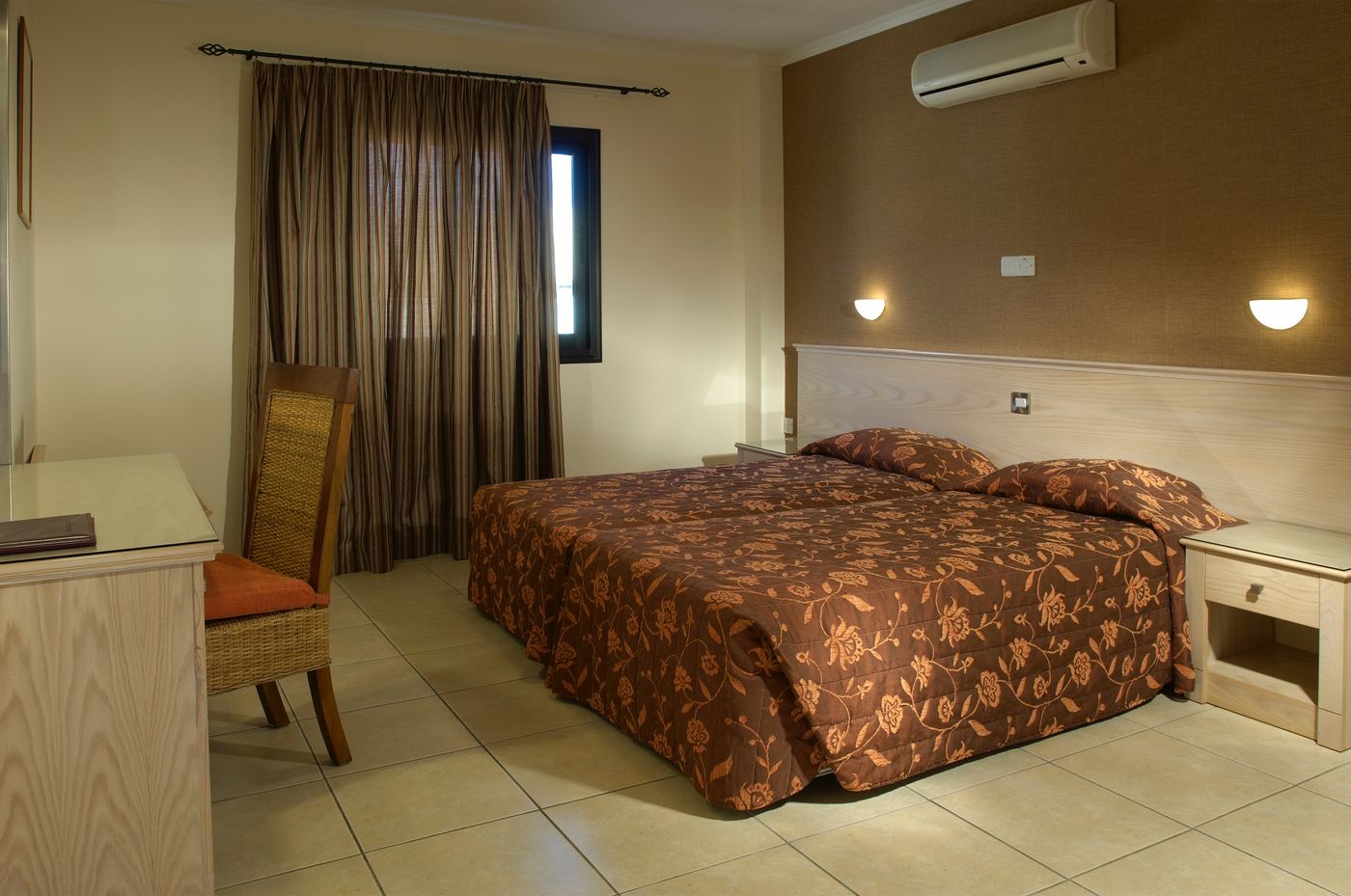 Senator-Hotel-Apartments-Room-27