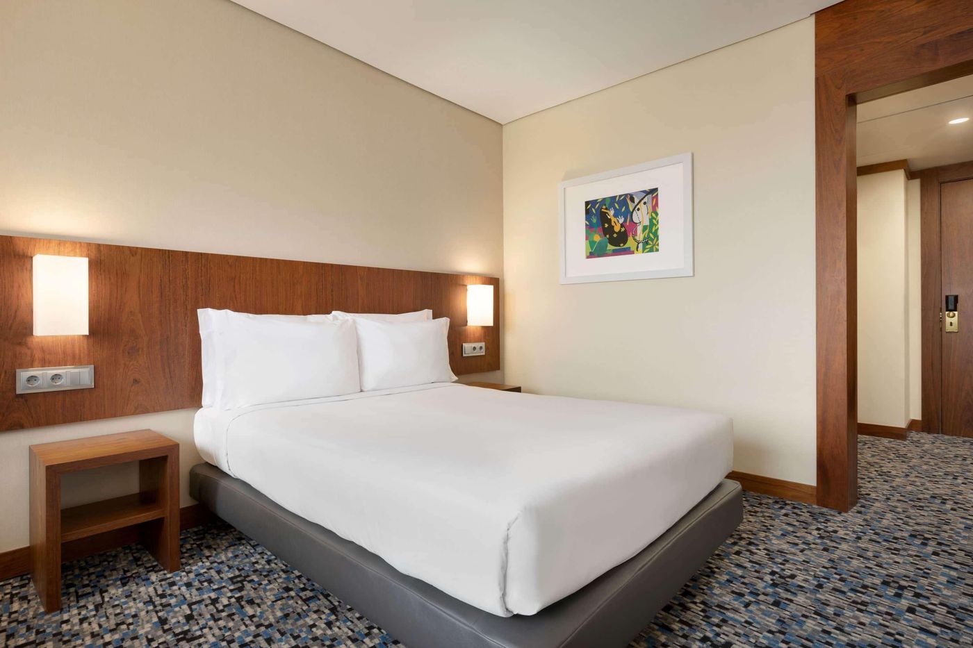 Ramada-by-Wyndham-Lisbon-Room-27