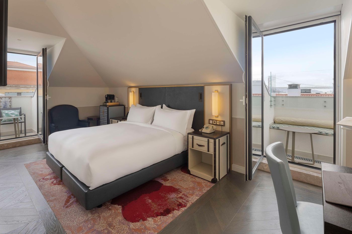 The-Emerald-House-Lisbon--Curio-Collection-by-Hilt-Room-49