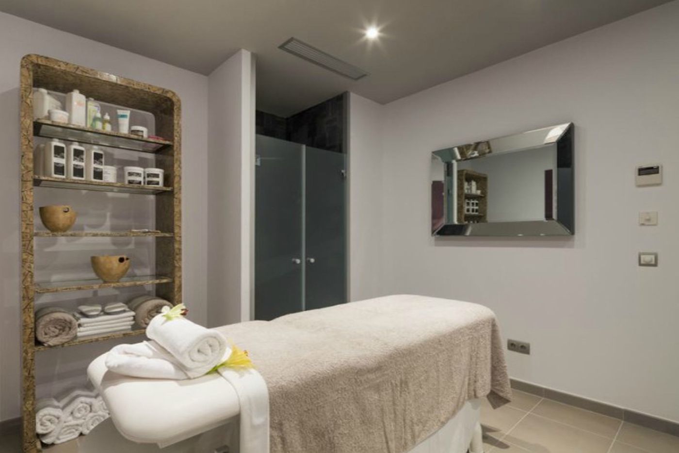 Axel-beach-Ibiza---Adults-Only-Sports-and-Entertainment-29