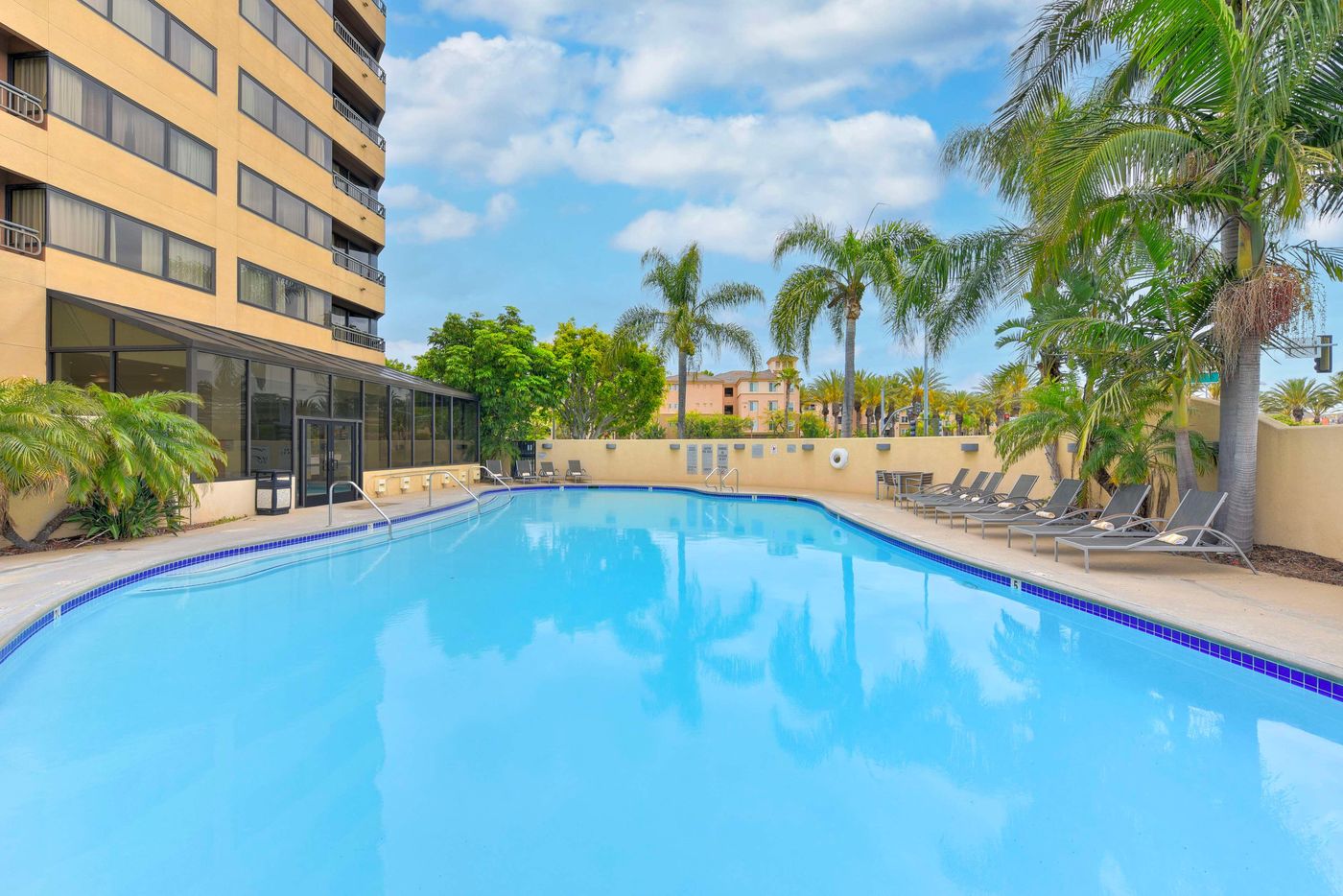 Embassy-Suites-by-Hilton-Anaheim-Orange-Pool-47