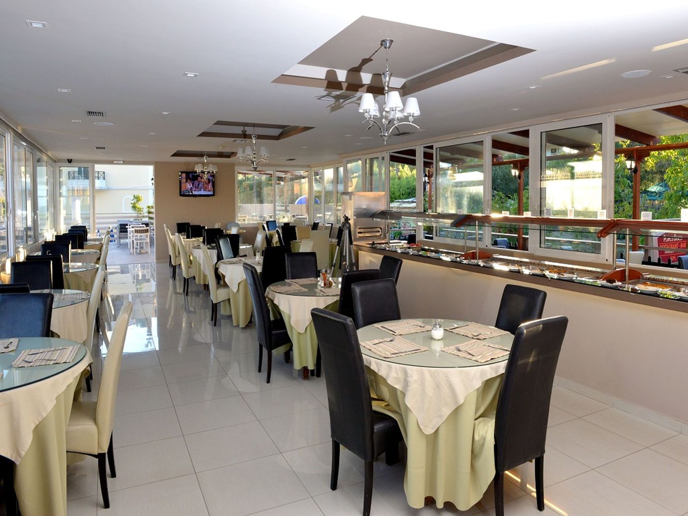 Planos Beach Aparthotel