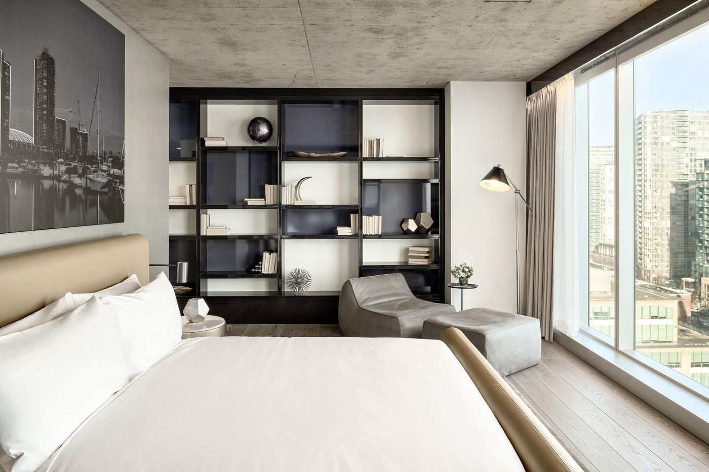 the-DOUGLAS--Autograph-Collection-Room-31