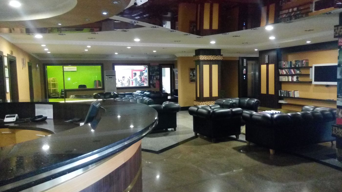 Sealine-Hotel-Lobby-47