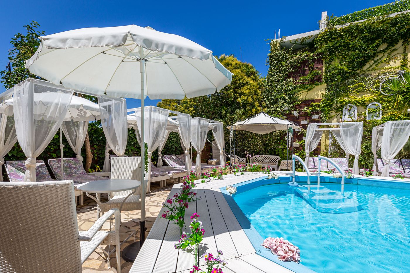 V-A--Boutique-Apartments-and-Suites-Bar-4