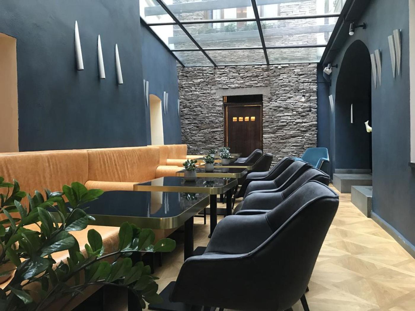 Design-Hotel-Neruda-Restaurant-5