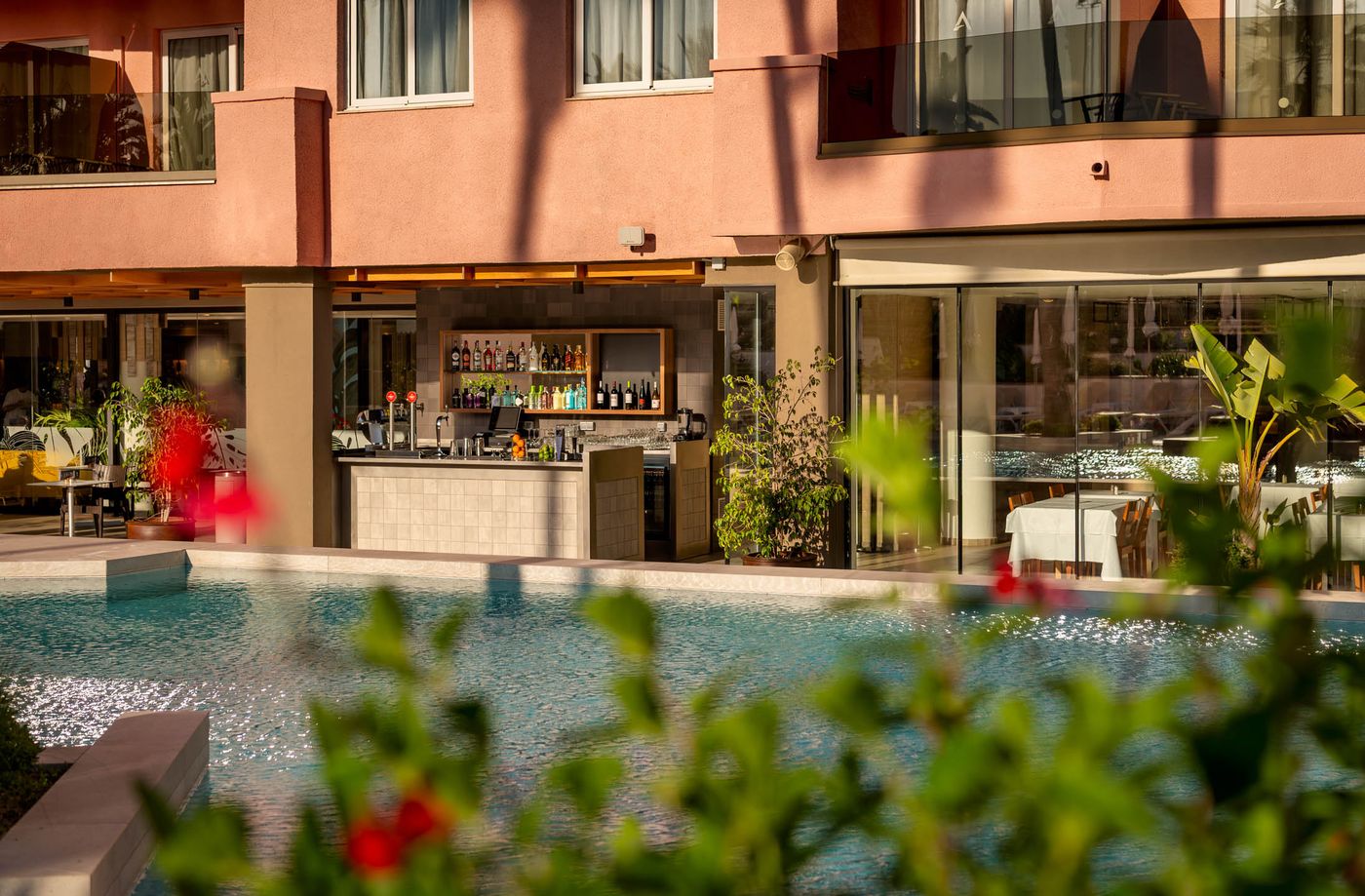 Aqua-Hotel-Montagut-Suites-Pool-16