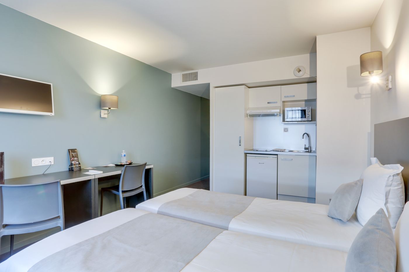All-Suites-Aeroport-Paris-Orly-Rungis-Room-21