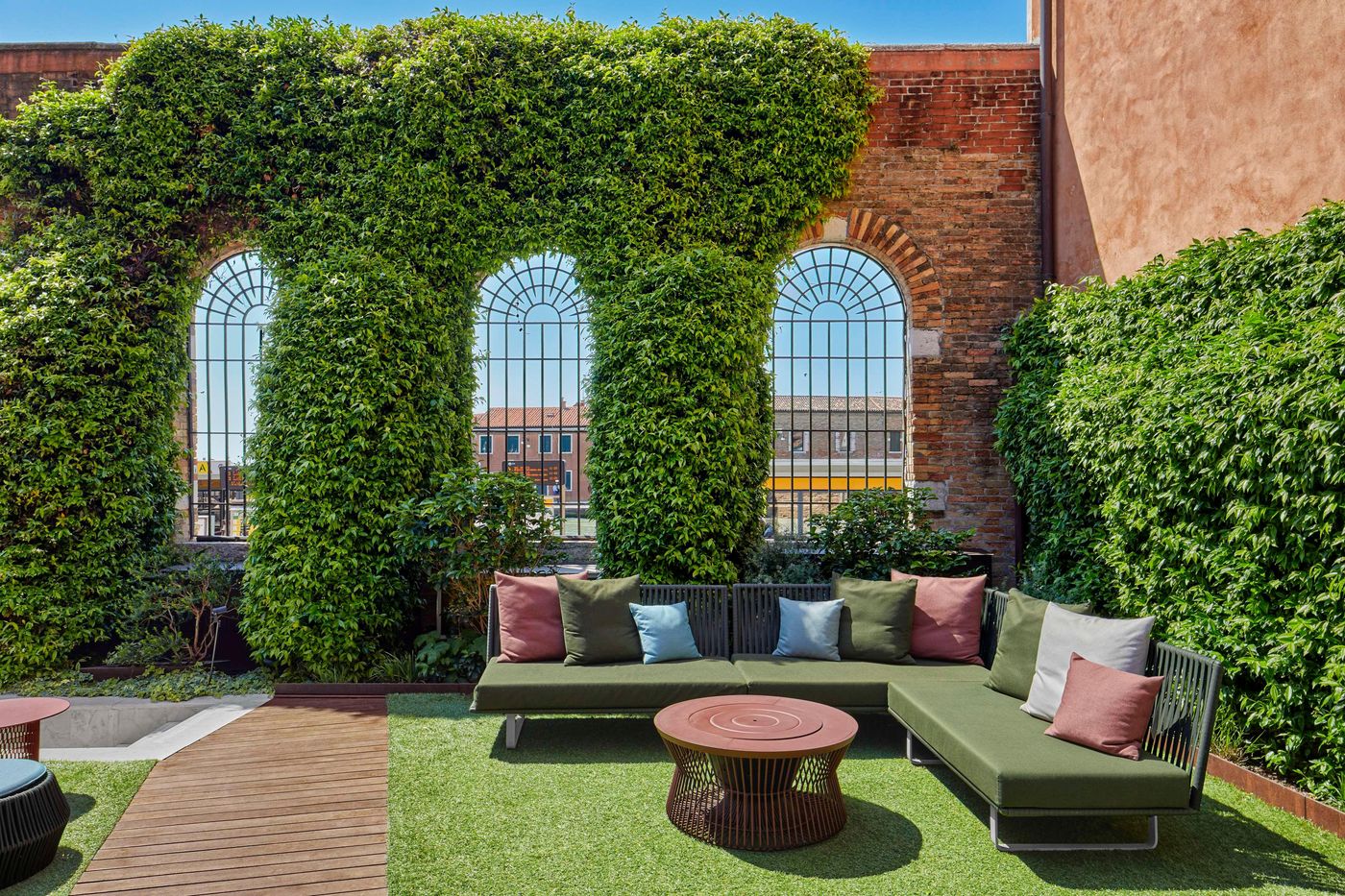 Hyatt-Centric-Murano-Venice-Pool-63