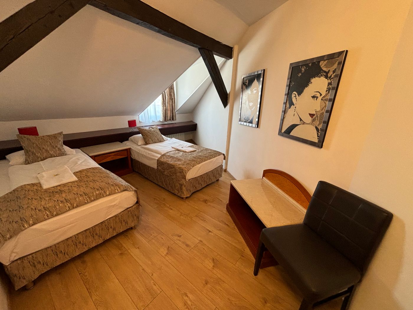 Gloria-Budapest-City-Center-Room-26