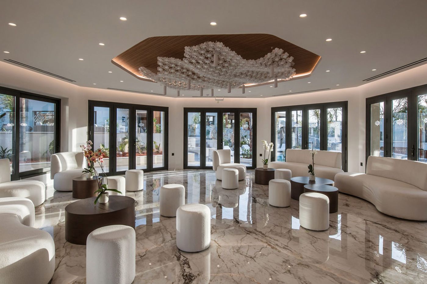 Noble Hotel & Suites 