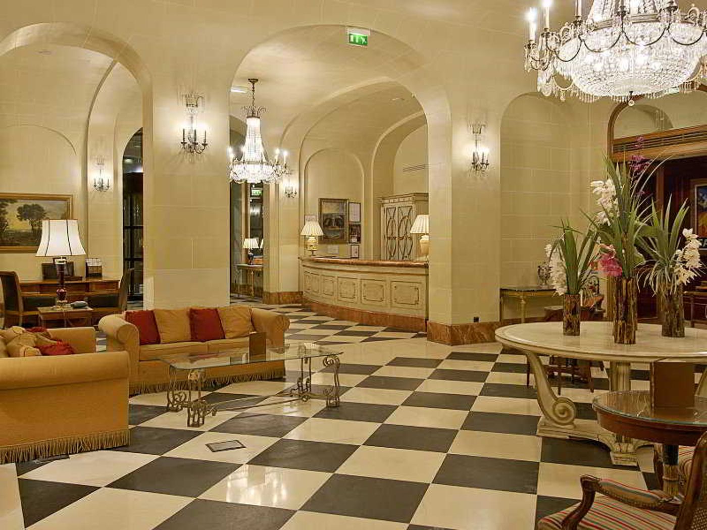 M-Social-Hotel-Paris-Lobby-12