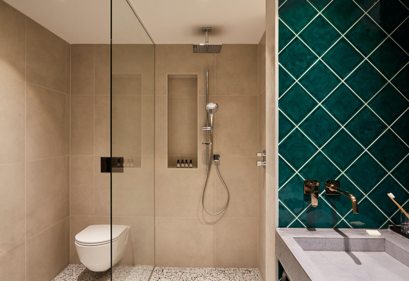 Hotel-Indigo-Berlin---East-Side-Gallery-Room-35