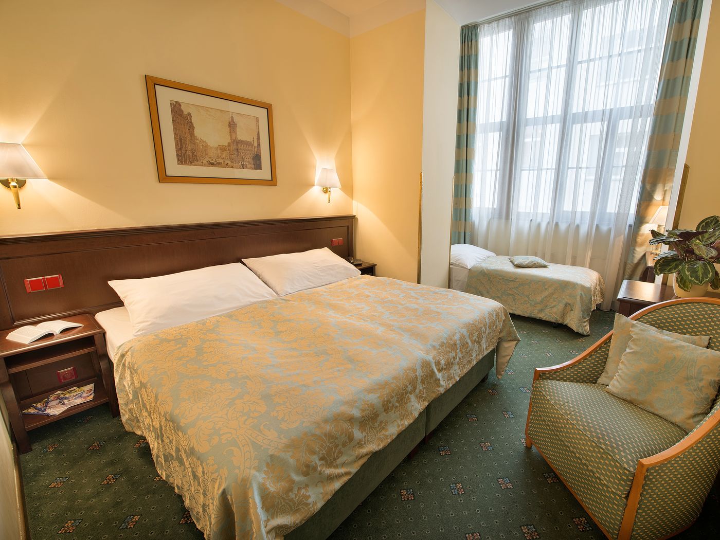 EA-Hotel-DownTown-Room-14