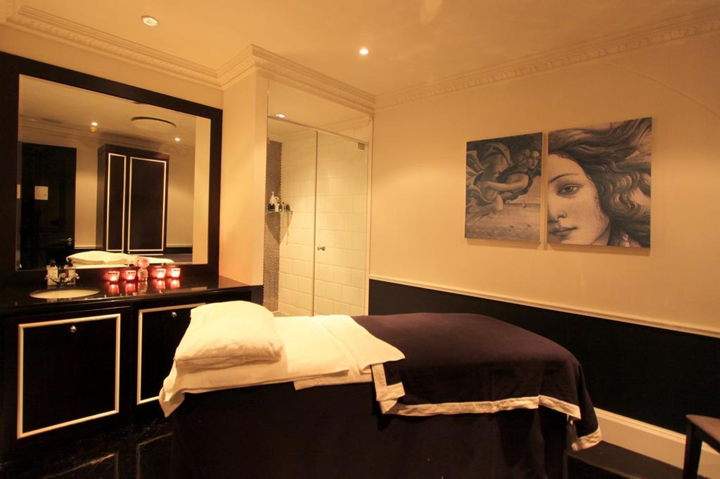 Cape-Royale-Luxury-Hotel-Sports-and-Entertainment-24