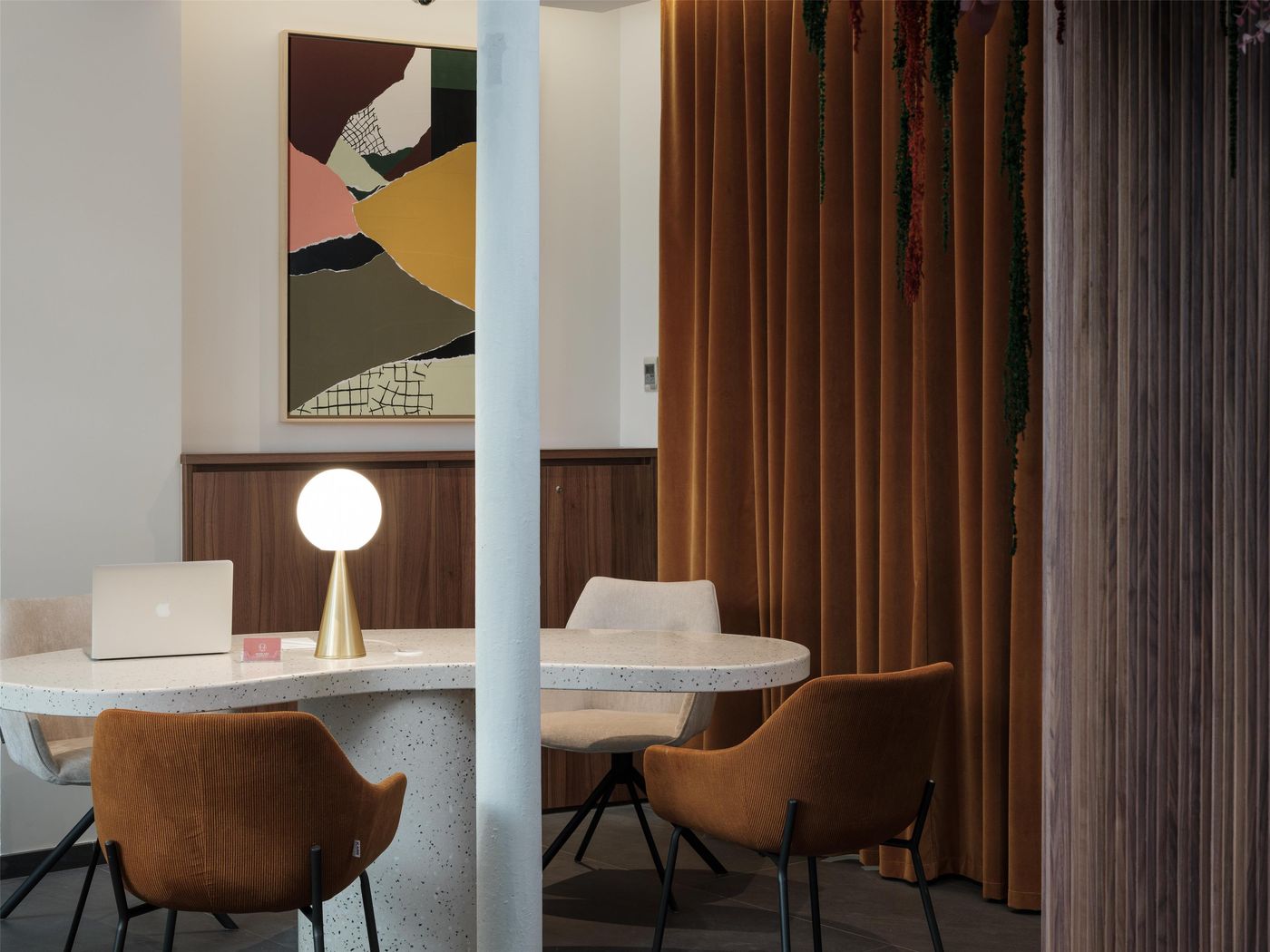 Seven-Hotel-Lobby-18