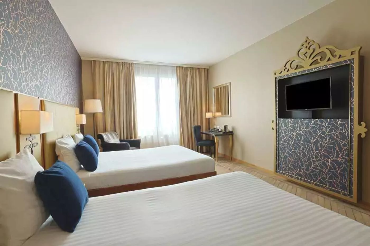 Dream-Castle-Paris-Room-24