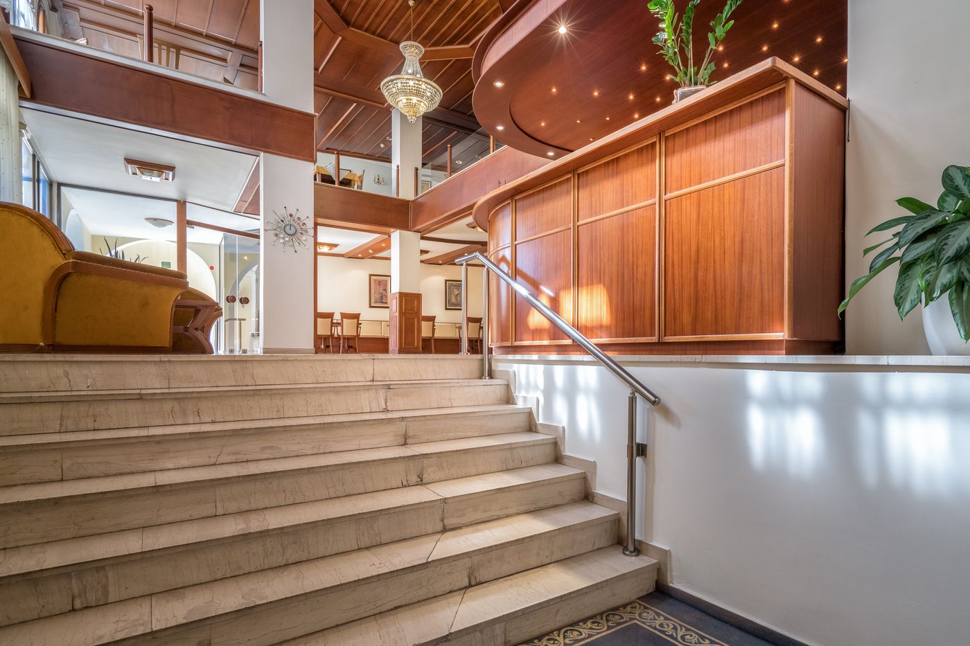 Diana-Hotel-Lobby-50