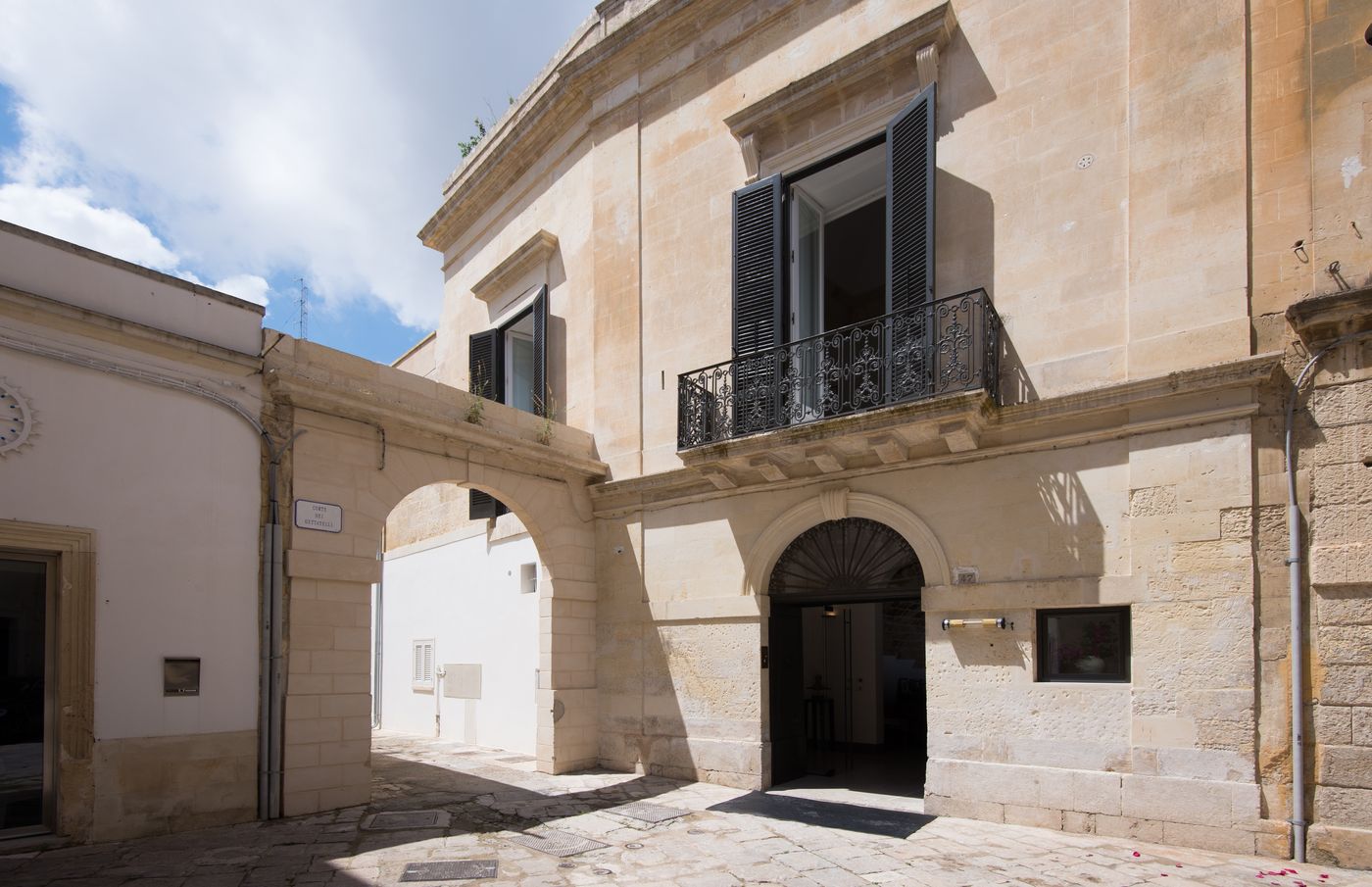 Palazzo de Noha-Italy-LECCE-General view-1