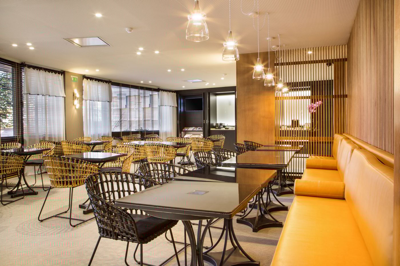 Dom-Carlos-Park-Restaurant-3