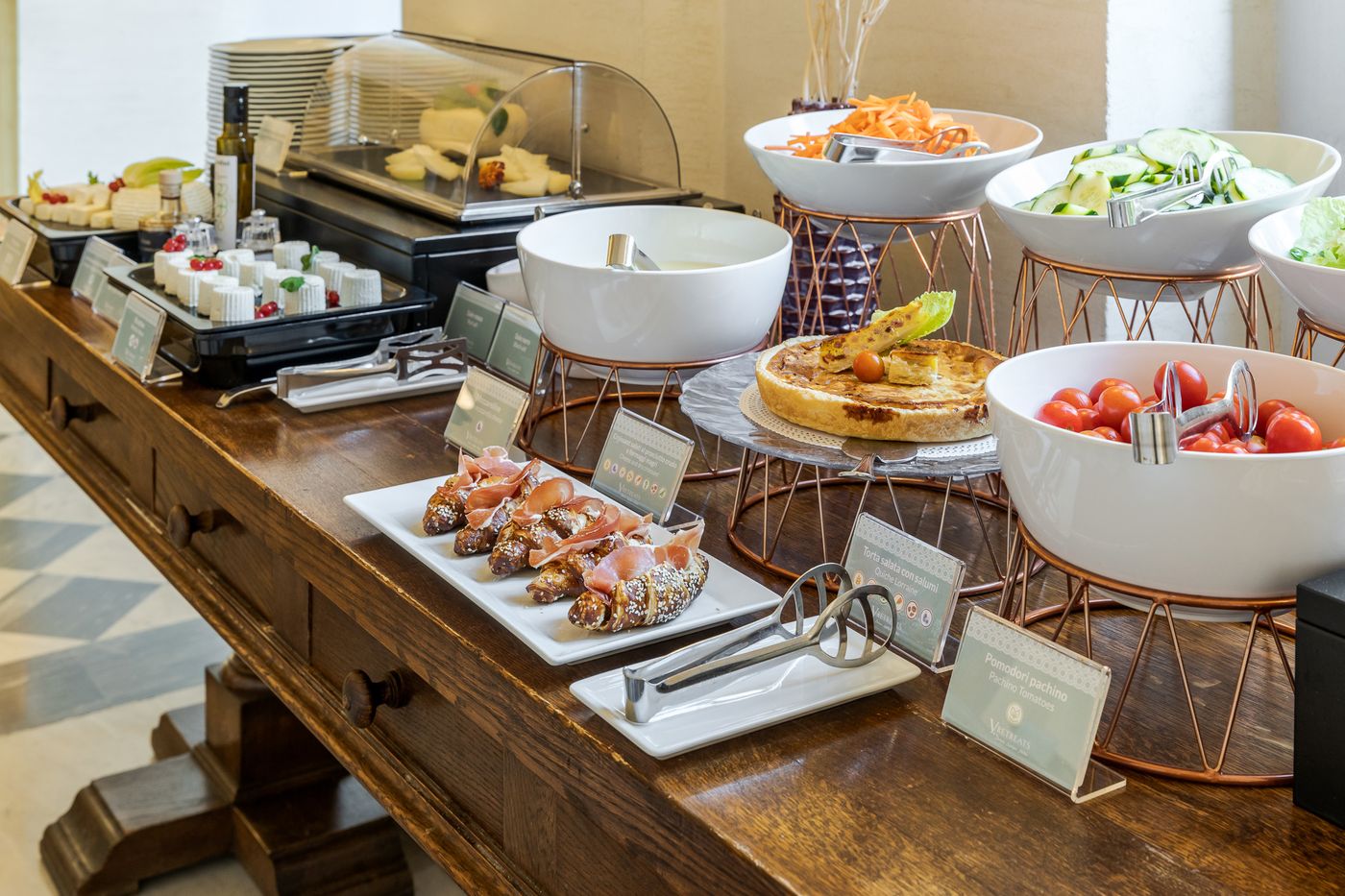 Donna-Camilla-Savelli-Bar-39