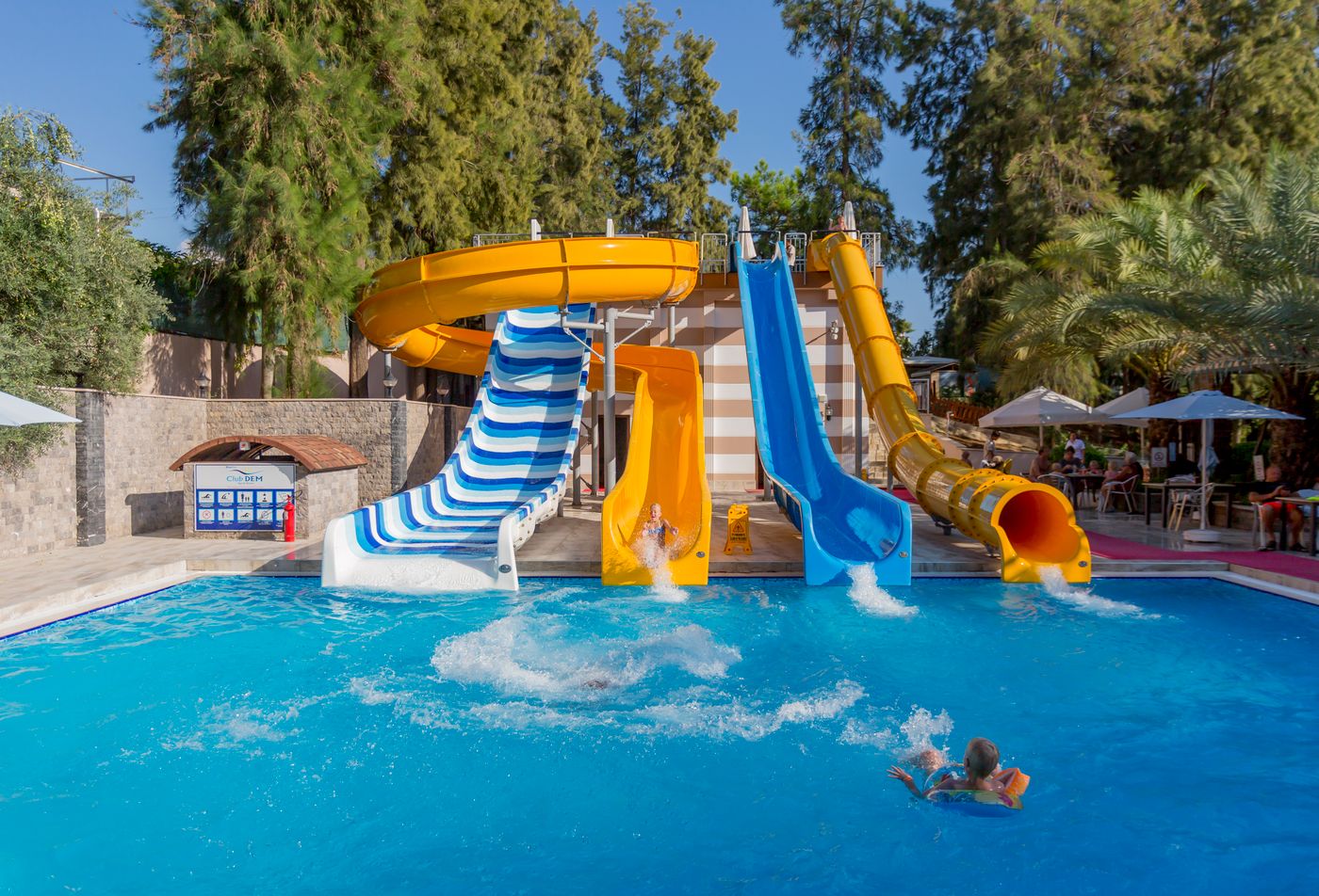 Quatro Famıly Club Dem