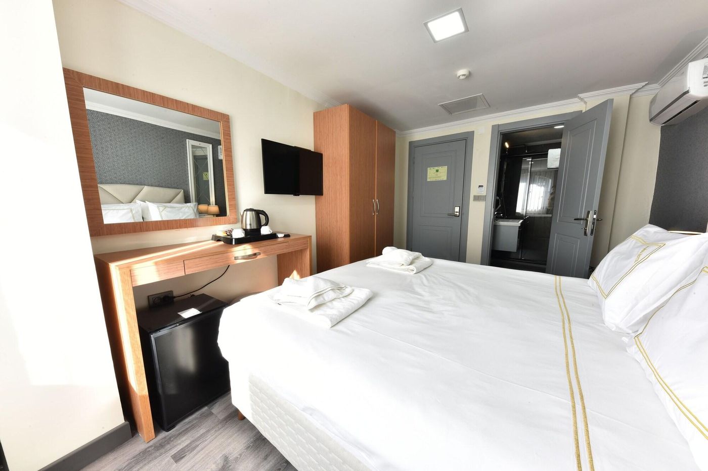 Almina-Inn-Hotel-Room-17