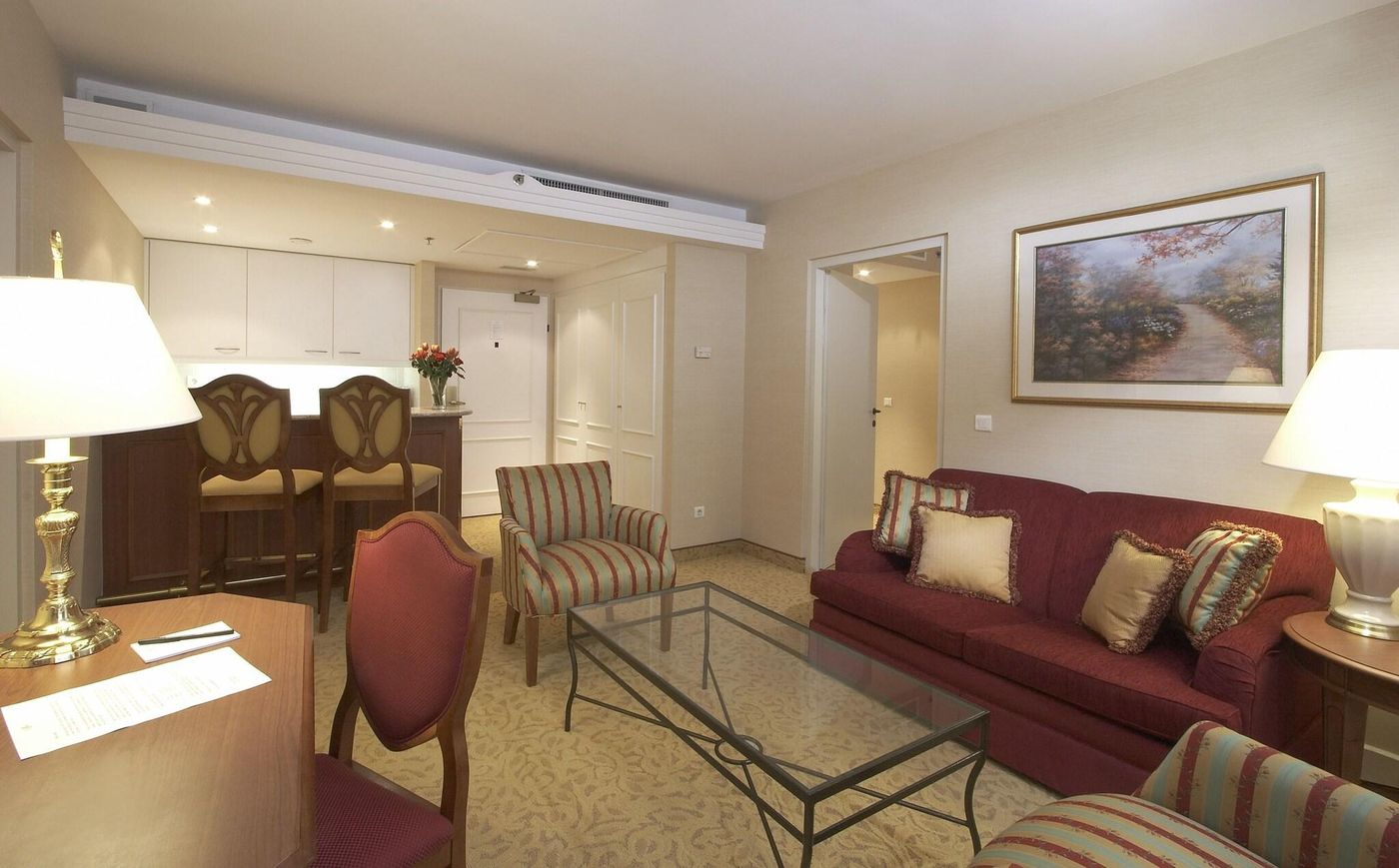 Millennium-Court-Marriott-Executive-Apartments-Room-4