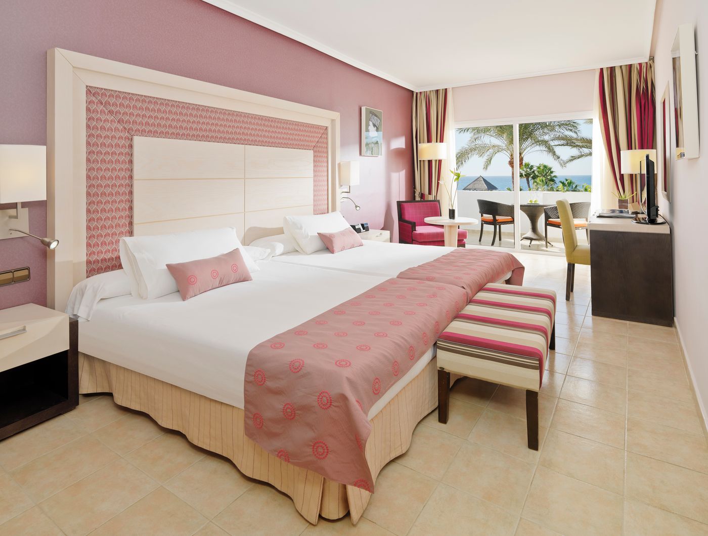 H10-Timanfaya-Palace-Room-12