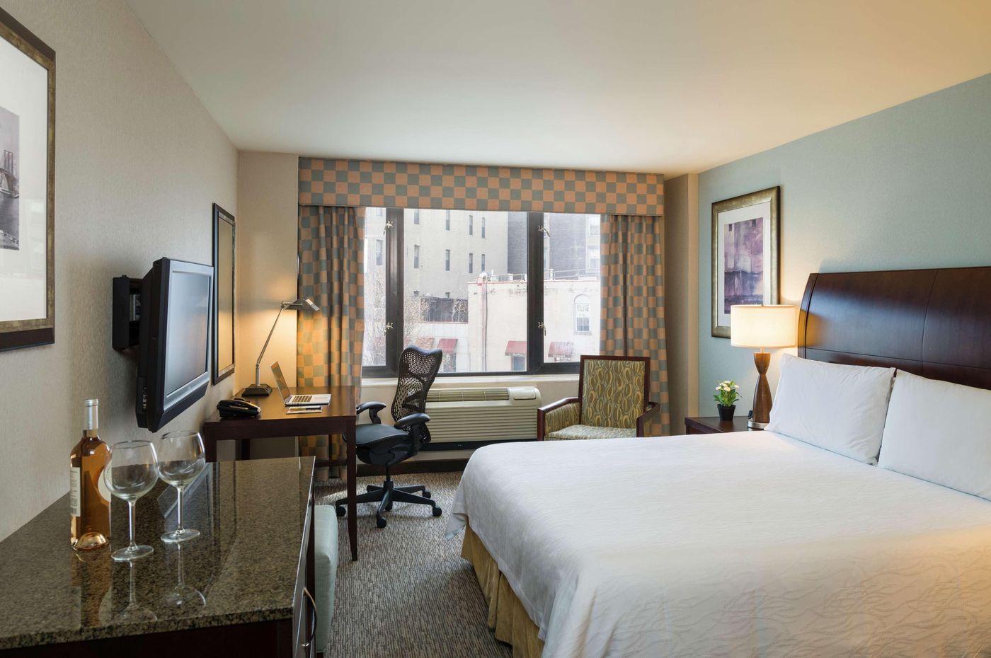 Hilton-Garden-Inn-New-York-Tribeca-Room-17