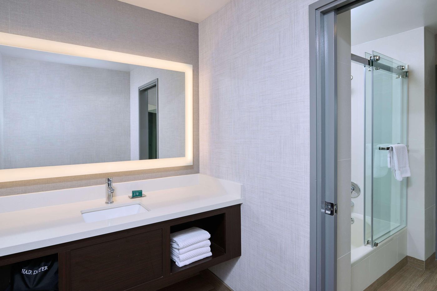 Doubletree-by-Hilton-Buena-Park-Room-30