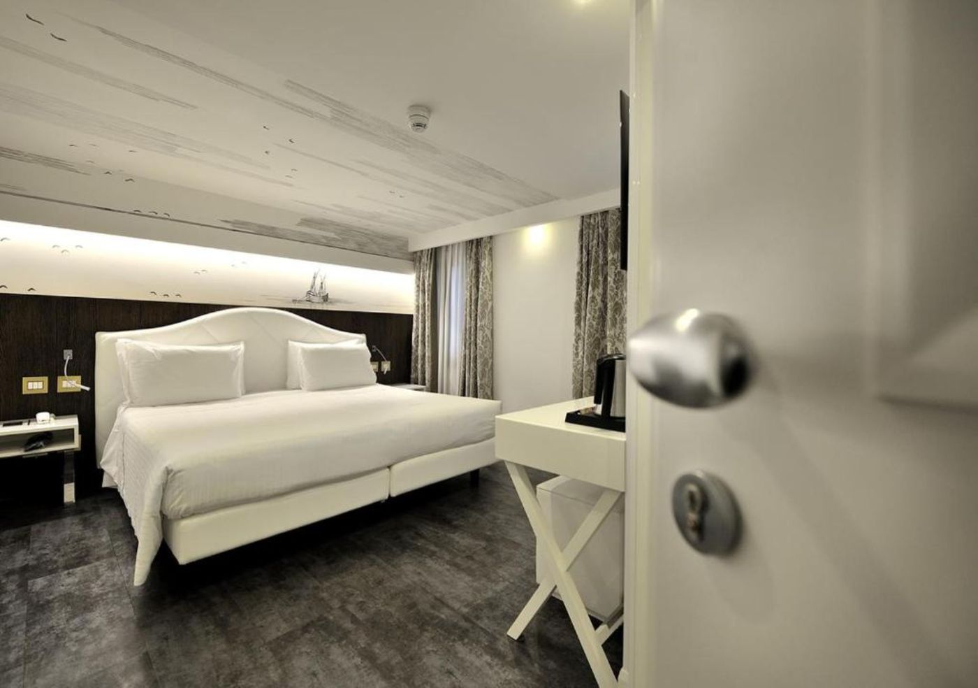 Al-Theatro-Palace-Room-19