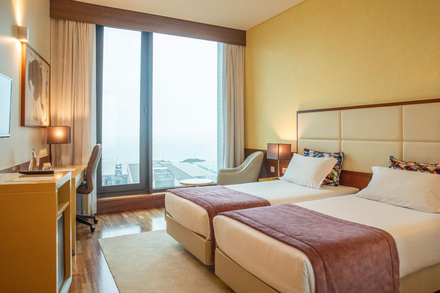 VIP-Executive-Arts-Hotel-Room-18