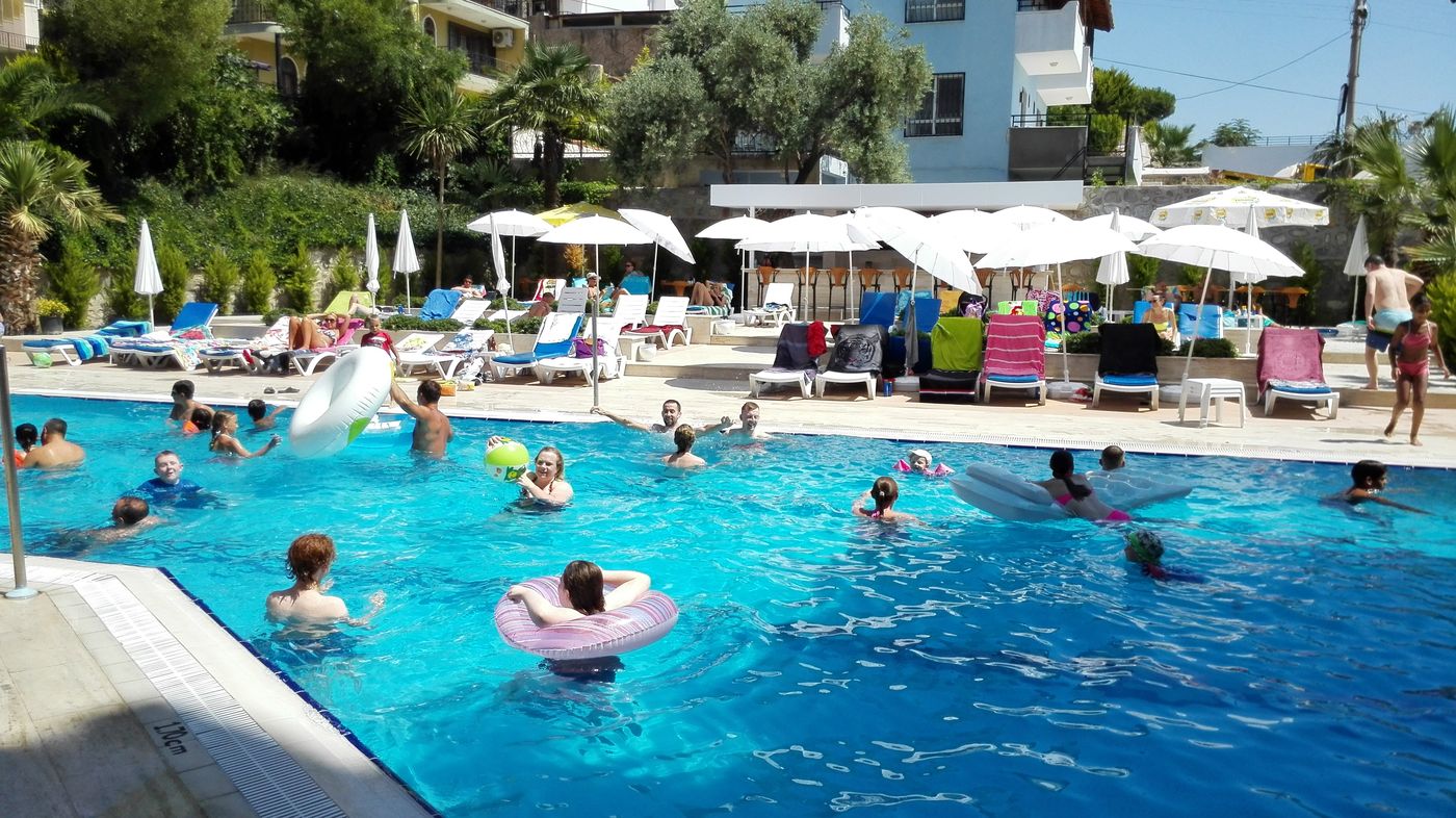 Happy-Apart-Hotel-Sports-and-Entertainment-4